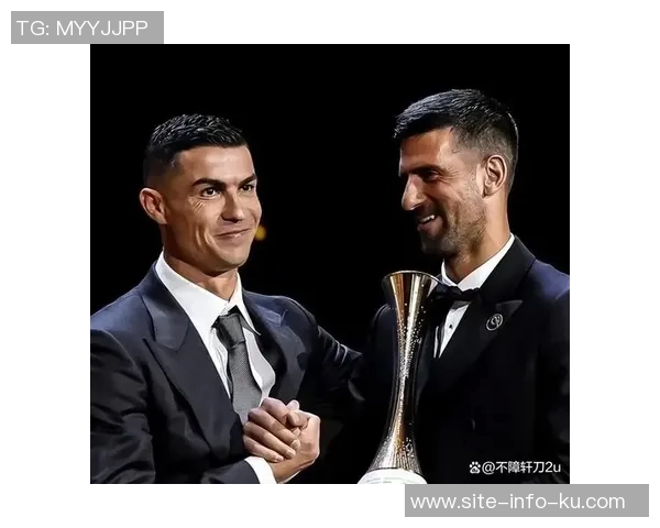 亚马尔分享圣诞假期视频与德约科维奇父子同框参加环足奖活动